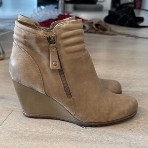 Chic Tan Wedge Ankle Boots